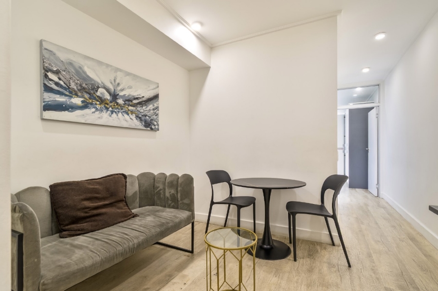 To Let 2 Bedroom Property for Rent in Woodstock Western Cape